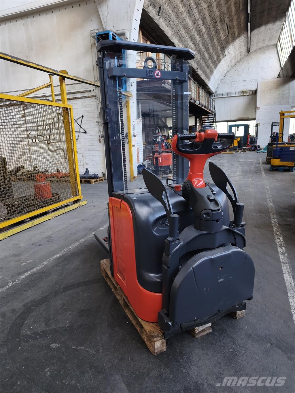 Linde L14 AP Samopogonski ročni viličarji