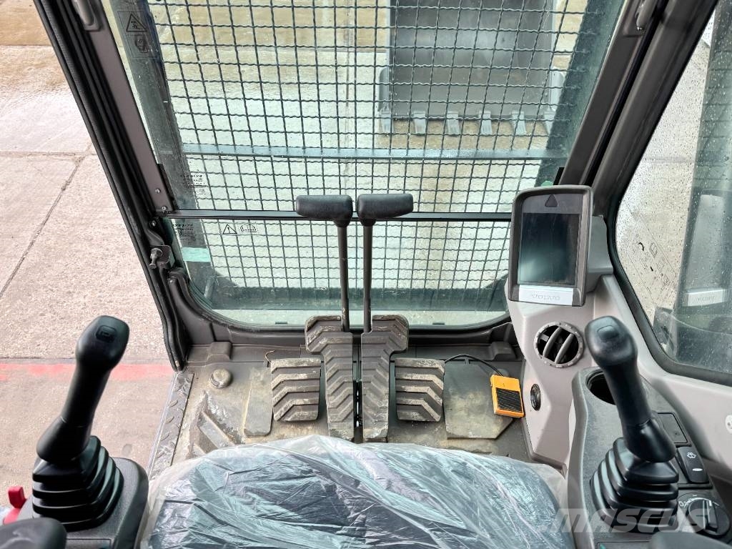 Volvo EC220D - New / Unused Crawler excavators