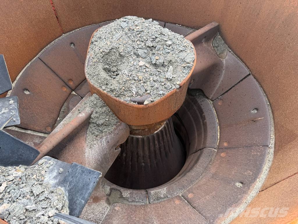 Sandvik QS 331 Mobilni drobilniki