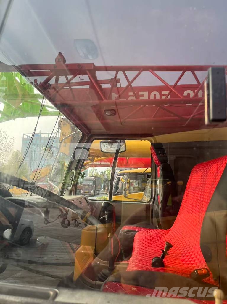 Zoomlion ZTC 251 V All-Terrain-Krane
