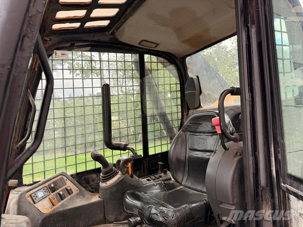 JCB 180T لوادر انزلاقية التوجيه