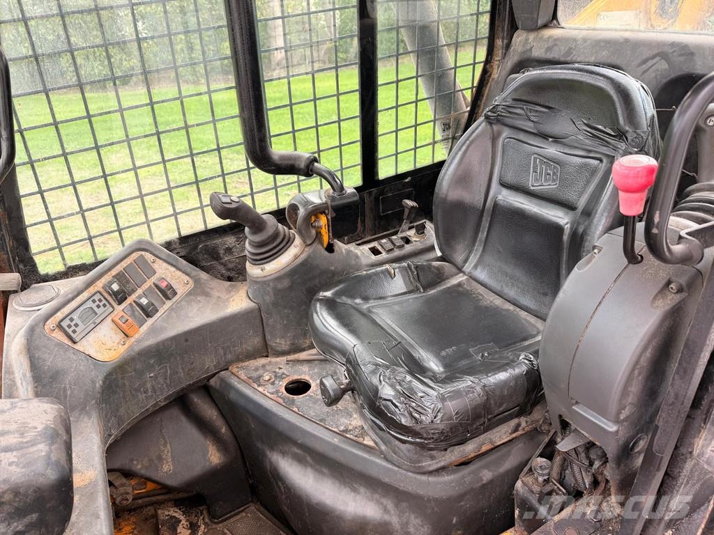 JCB 180T لوادر انزلاقية التوجيه