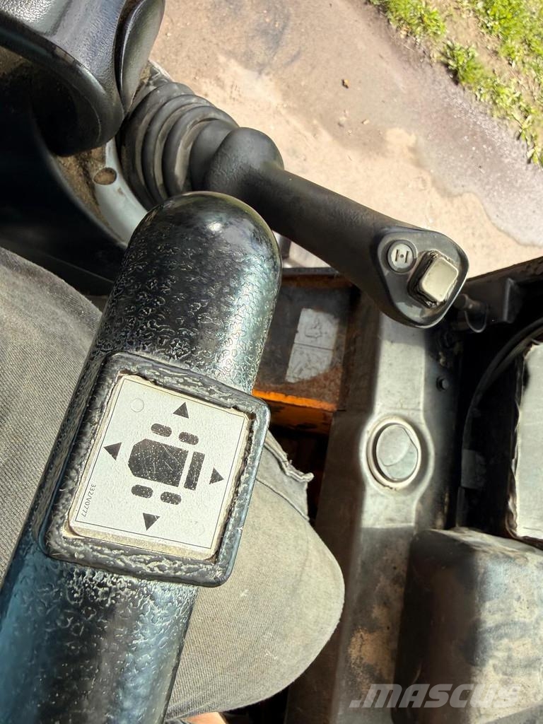 JCB 180T لوادر انزلاقية التوجيه