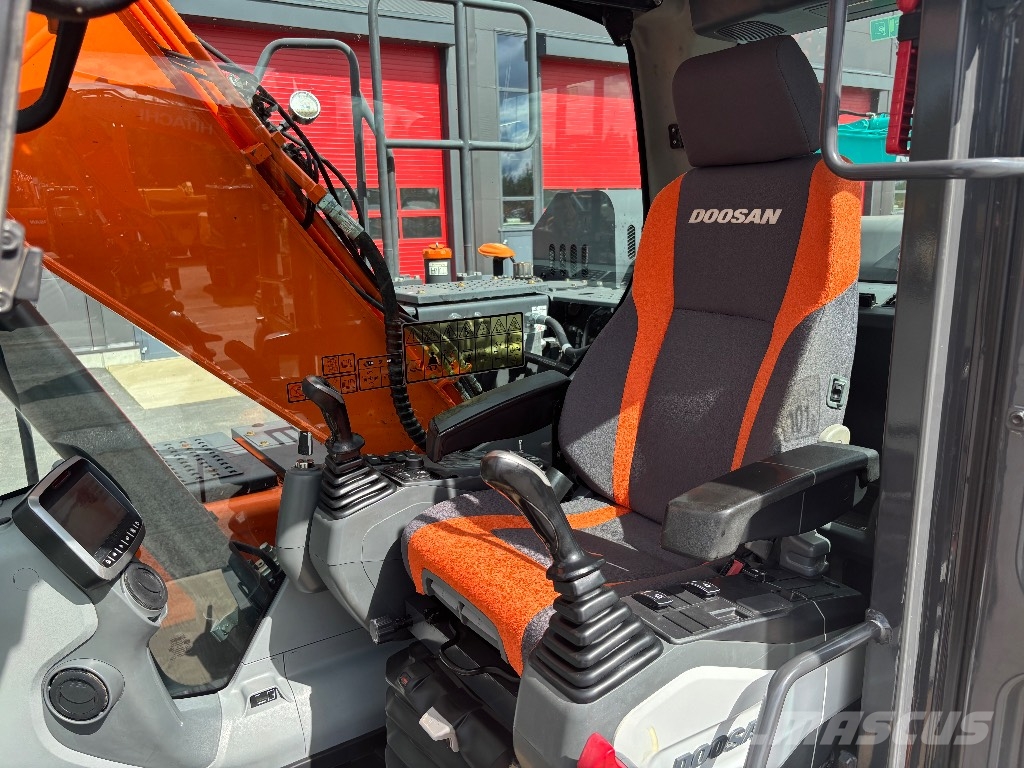 Doosan DX 160 LC / Kallistaja, 3 kauhaa, Uudet ketjut! Excavadoras sobre orugas