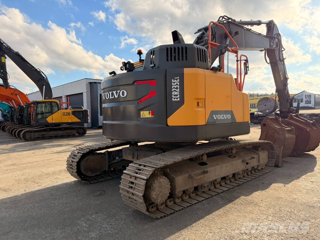 Volvo ECR 235 E Paletli ekskavatörler