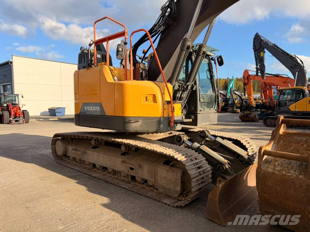 Volvo ECR 235 E Paletli ekskavatörler