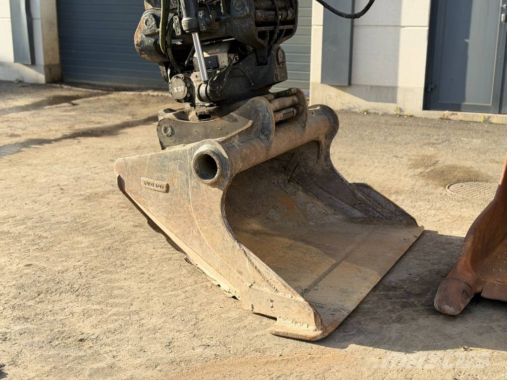 Volvo ECR 235 E Paletli ekskavatörler