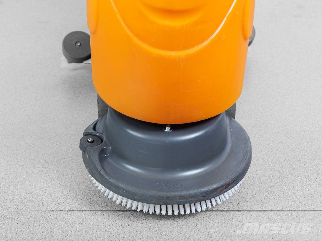Taski Swingo 755 B - NEW BATTERIES Strojevi za čiščenje i ribanje podova
