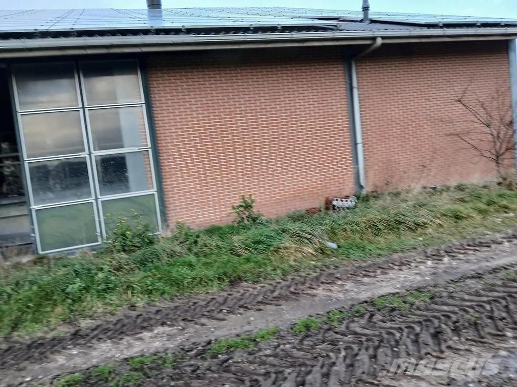 Complete barn Muu farmitehnika ja tarvikud