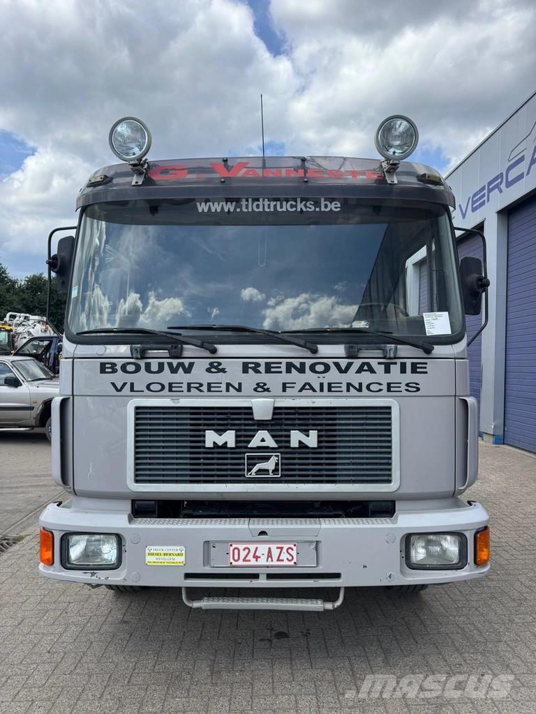 MAN 18 **18.232-BELGIAN TRUCK-HOOK+CRANE** Camiones polibrazo