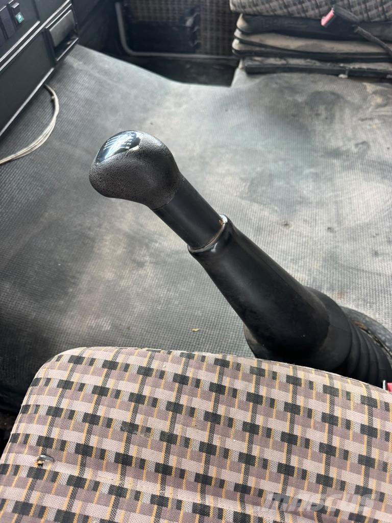 MAN 18 **18.232-BELGIAN TRUCK-HOOK+CRANE** Camiones polibrazo