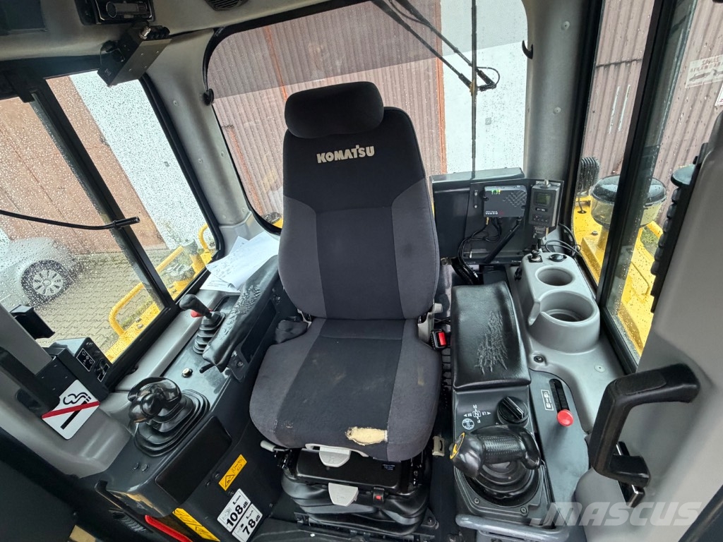 Komatsu D 65 PX-18 Buldozer sobre oruga