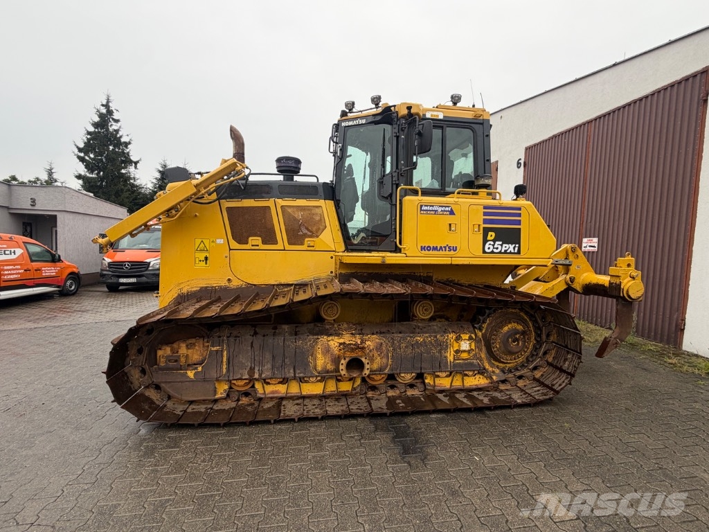 Komatsu D 65 PX-18 Buldozer sobre oruga