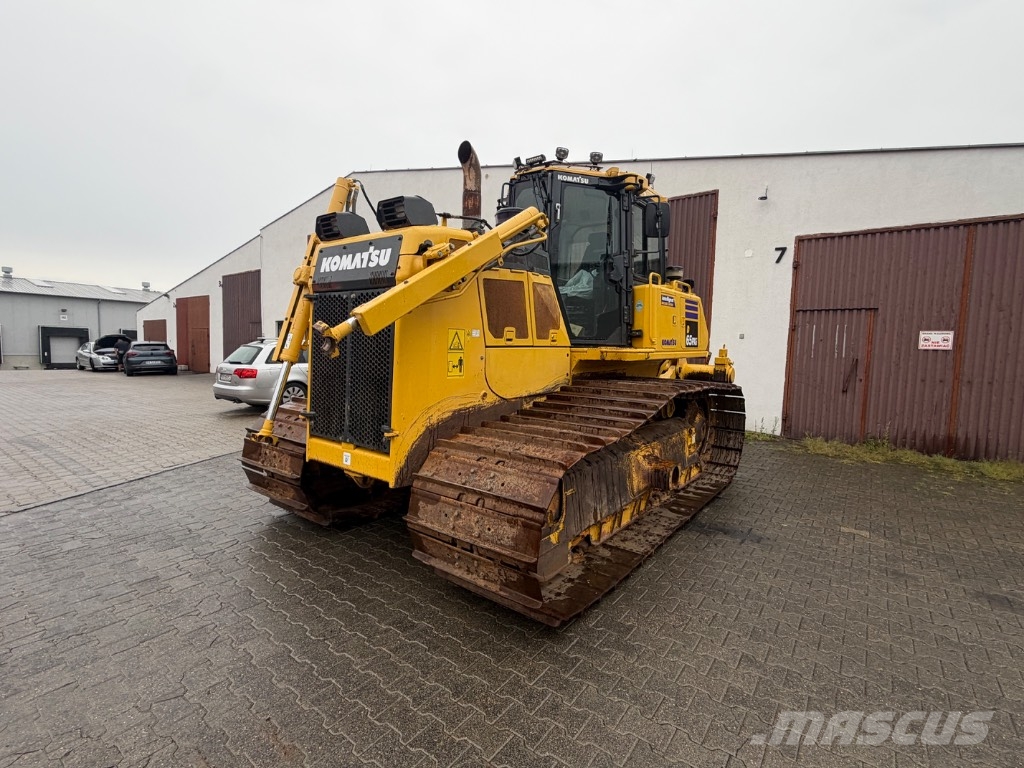 Komatsu D 65 PX-18 Buldozer sobre oruga