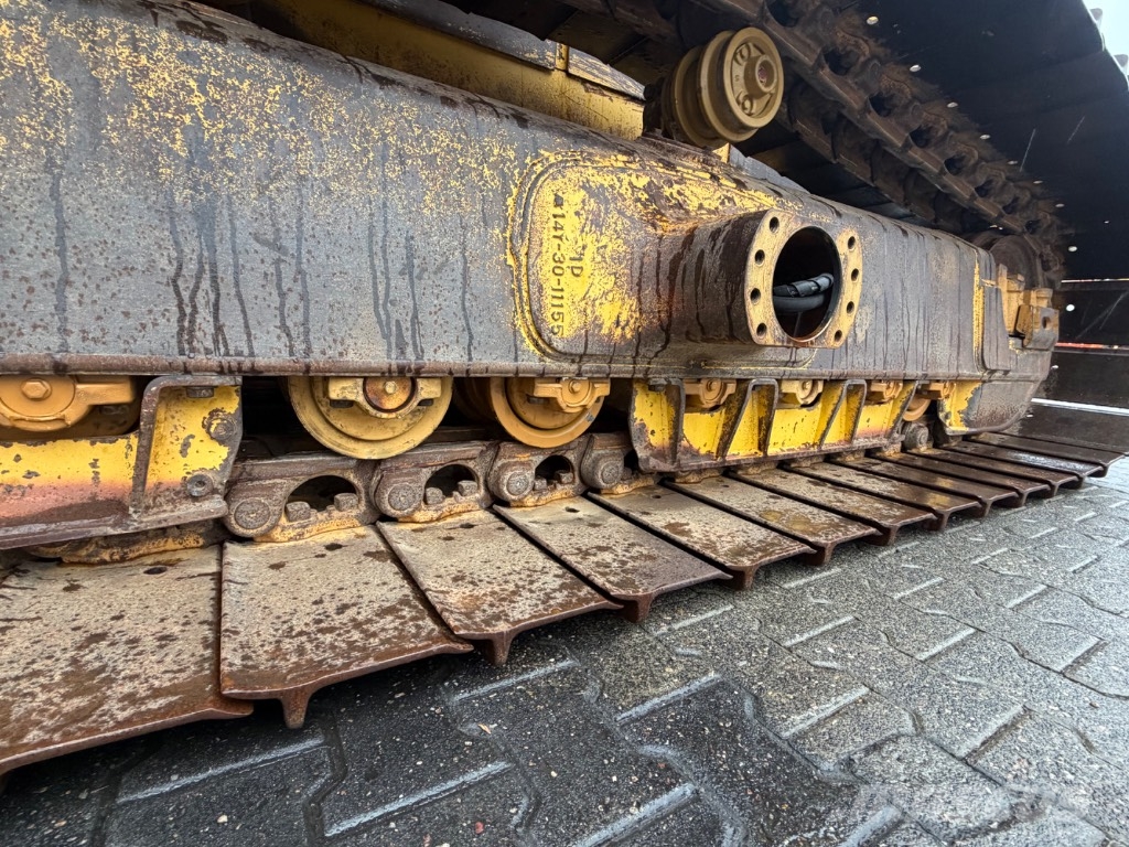 Komatsu D 65 PX-18 Buldozer sobre oruga
