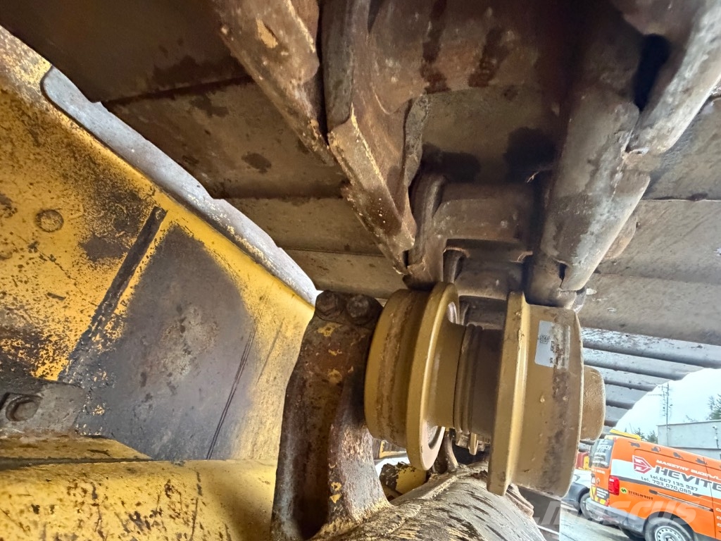 Komatsu D 65 PX-18 Buldozer sobre oruga
