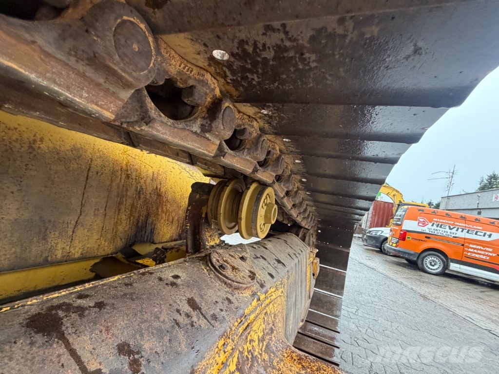 Komatsu D 65 PX-18 Buldozer sobre oruga