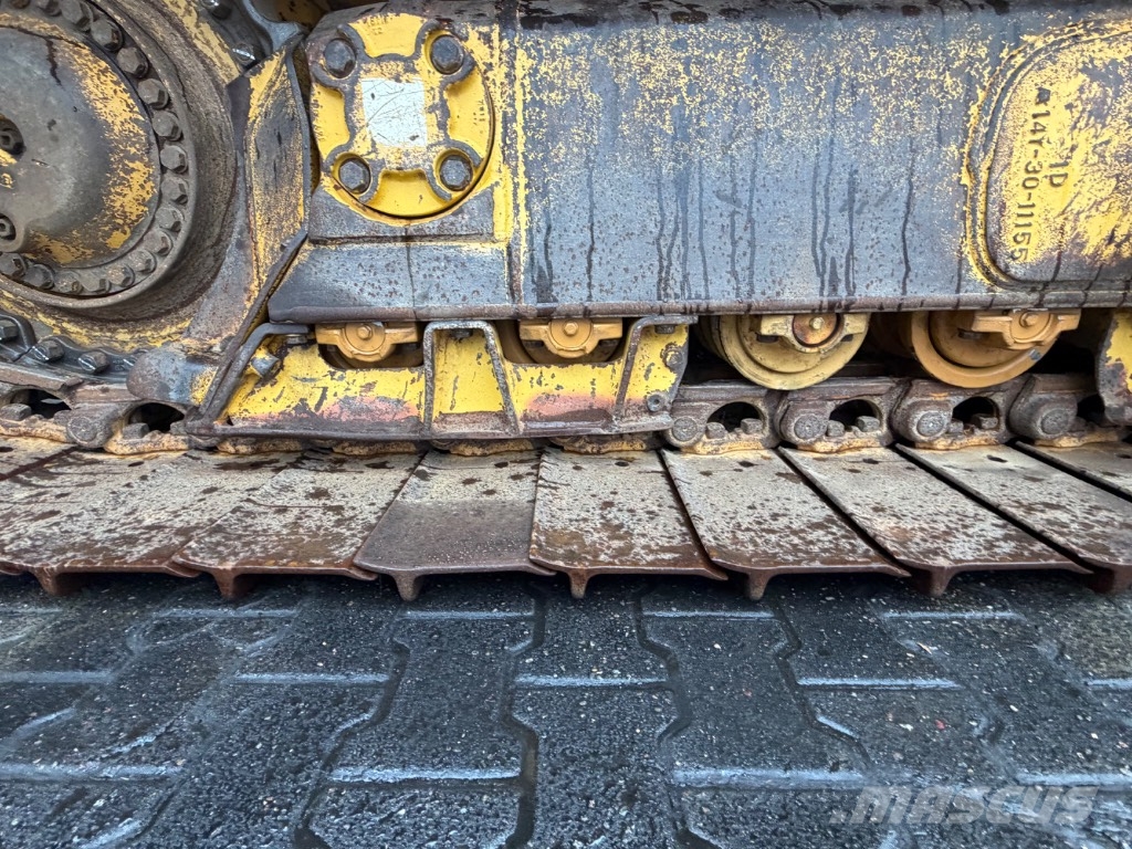 Komatsu D 65 PX-18 Buldozer sobre oruga