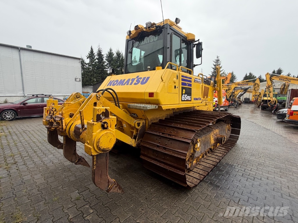 Komatsu D 65 PX-18 Buldozer sobre oruga