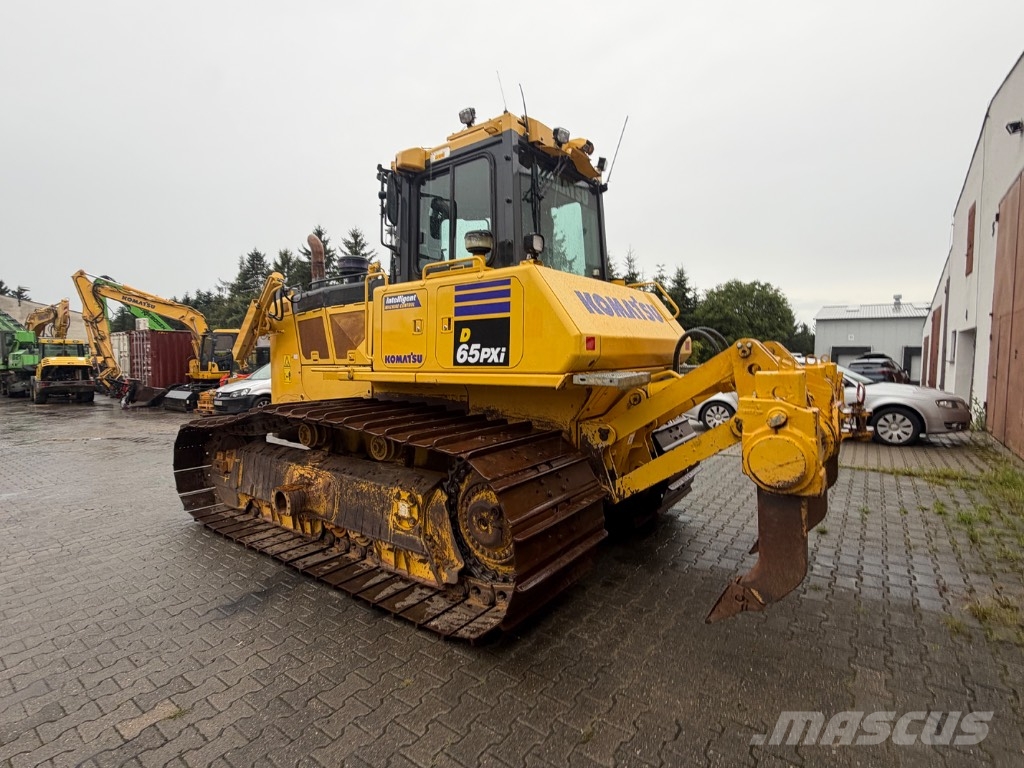 Komatsu D 65 PX-18 Buldozer sobre oruga