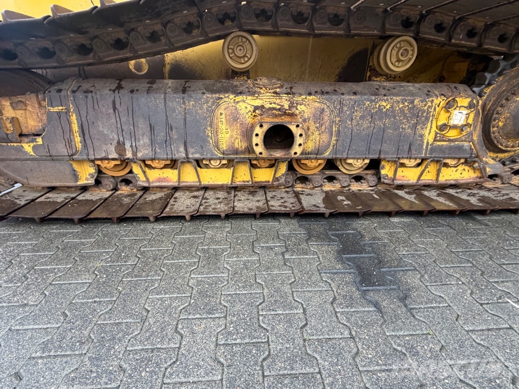 Komatsu D 65 PX-18 Buldozer sobre oruga