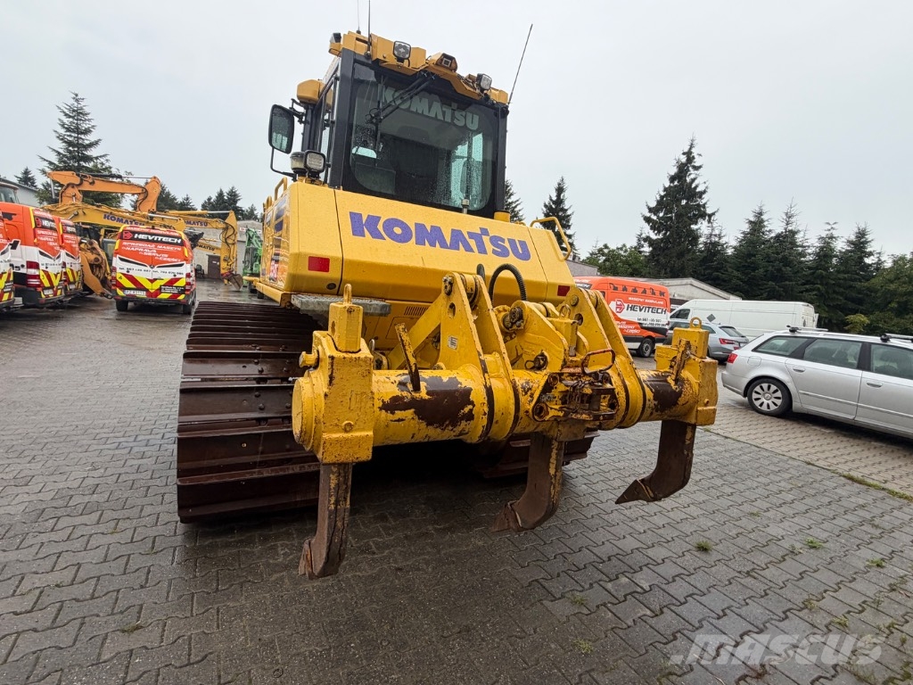 Komatsu D 65 PX-18 Buldozer sobre oruga