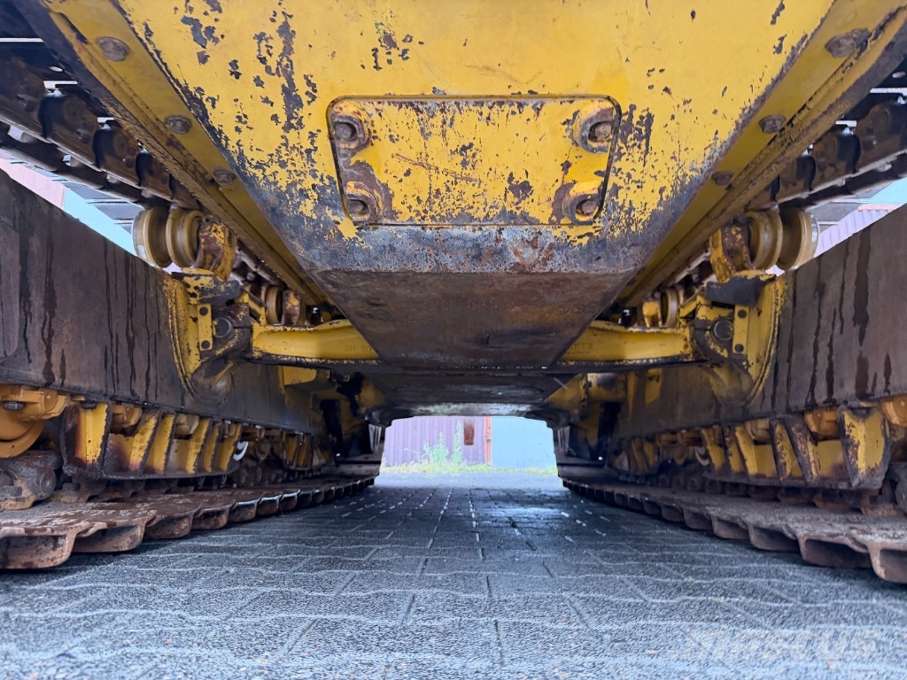 Komatsu D 65 PX-18 Buldozer sobre oruga