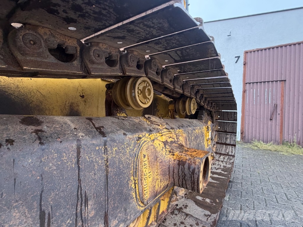 Komatsu D 65 PX-18 Buldozer sobre oruga