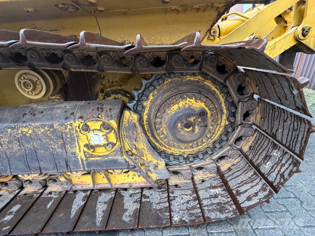 Komatsu D 65 PX-18 Buldozer sobre oruga