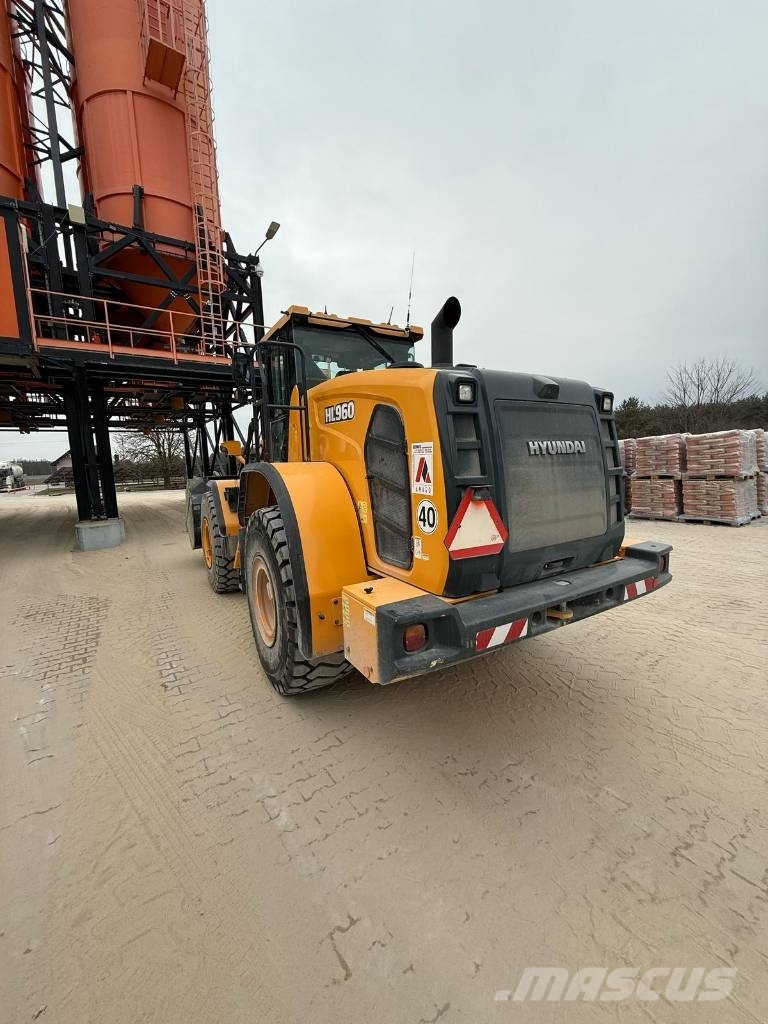 Hyundai HL 960 لوادر بعجل