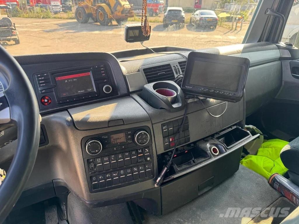 MAN TGS 35.480 8X2 KIPPER + HMF 3220-K6 + REMOTE CONTR Tipper trucks