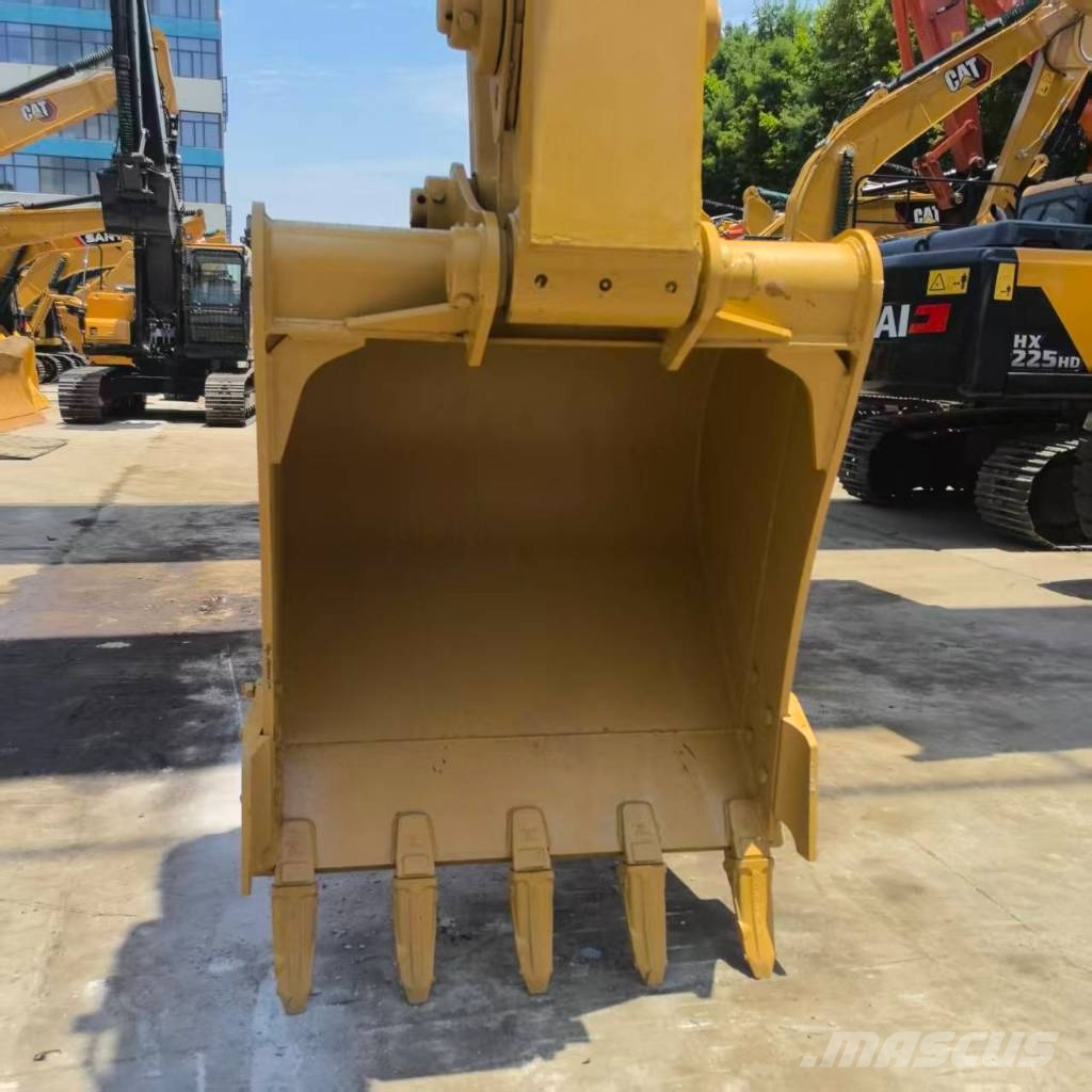 CAT 323 Pásová rýpadla