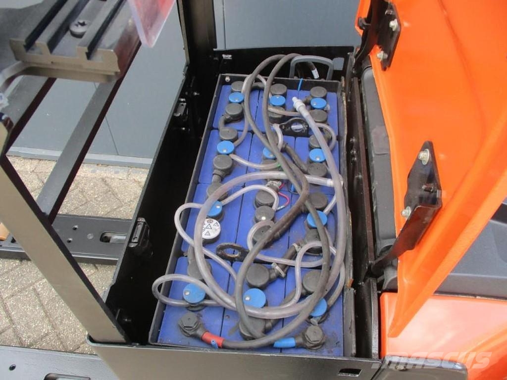 BT LPE200 Lavansiirtotrukit ajotasolla