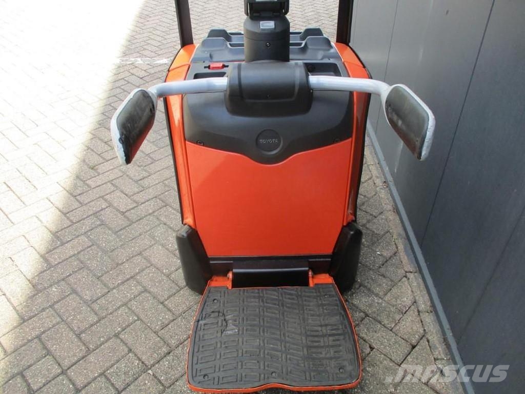 BT LPE200 Lavansiirtotrukit ajotasolla