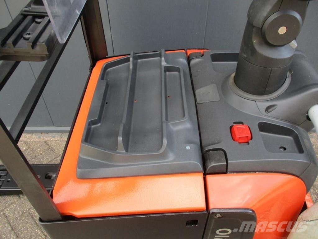 BT LPE200 Lavansiirtotrukit ajotasolla