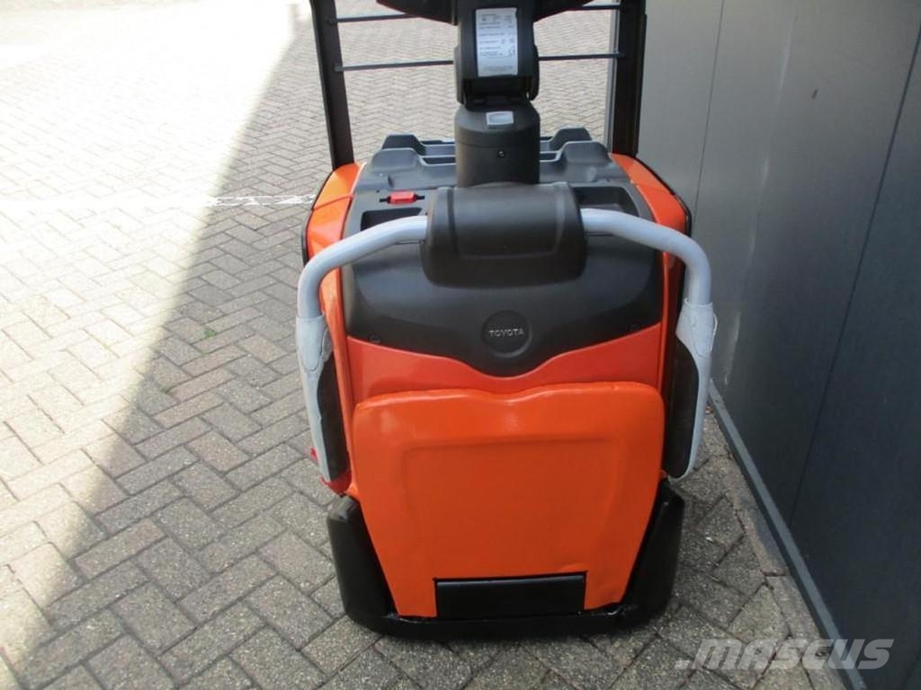 BT LPE200 Lavansiirtotrukit ajotasolla