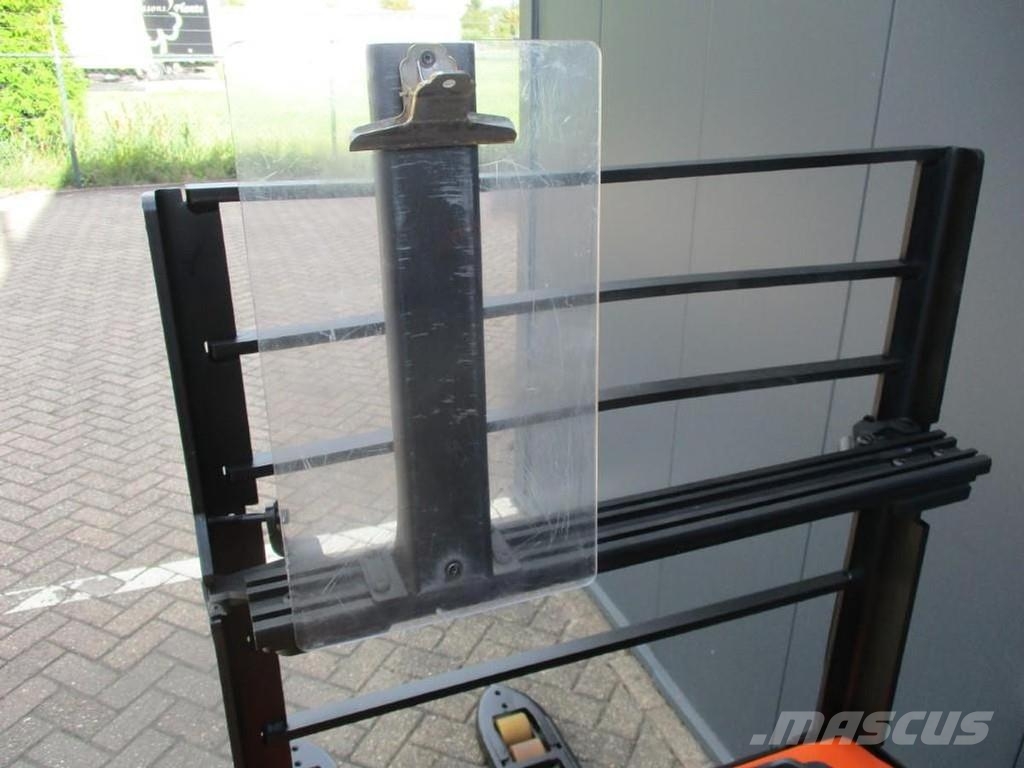 BT LPE200 Lavansiirtotrukit ajotasolla