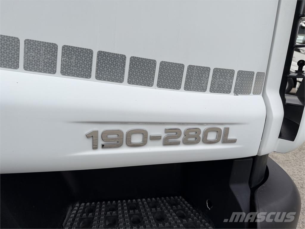 Iveco Iný model VIN 821 Camiones de caja de lona