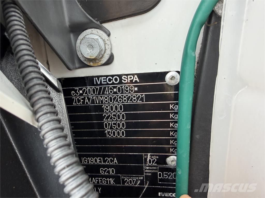 Iveco Iný model VIN 821 Camiones de caja de lona