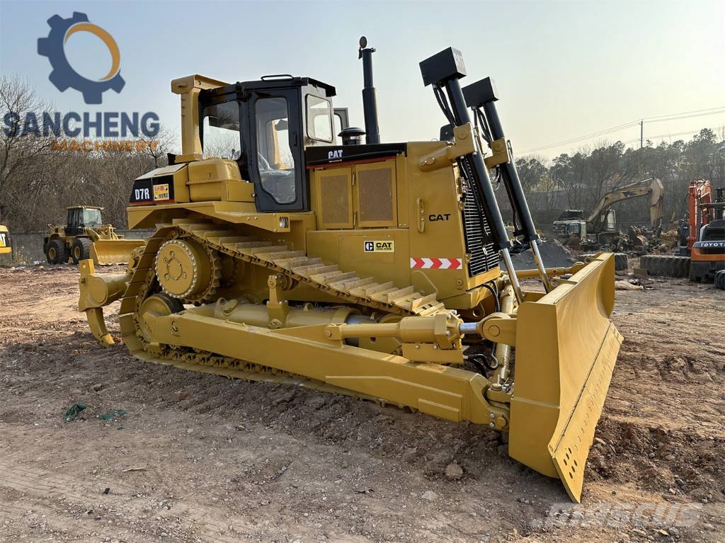 CAT D7R Гусеничные бульдозеры