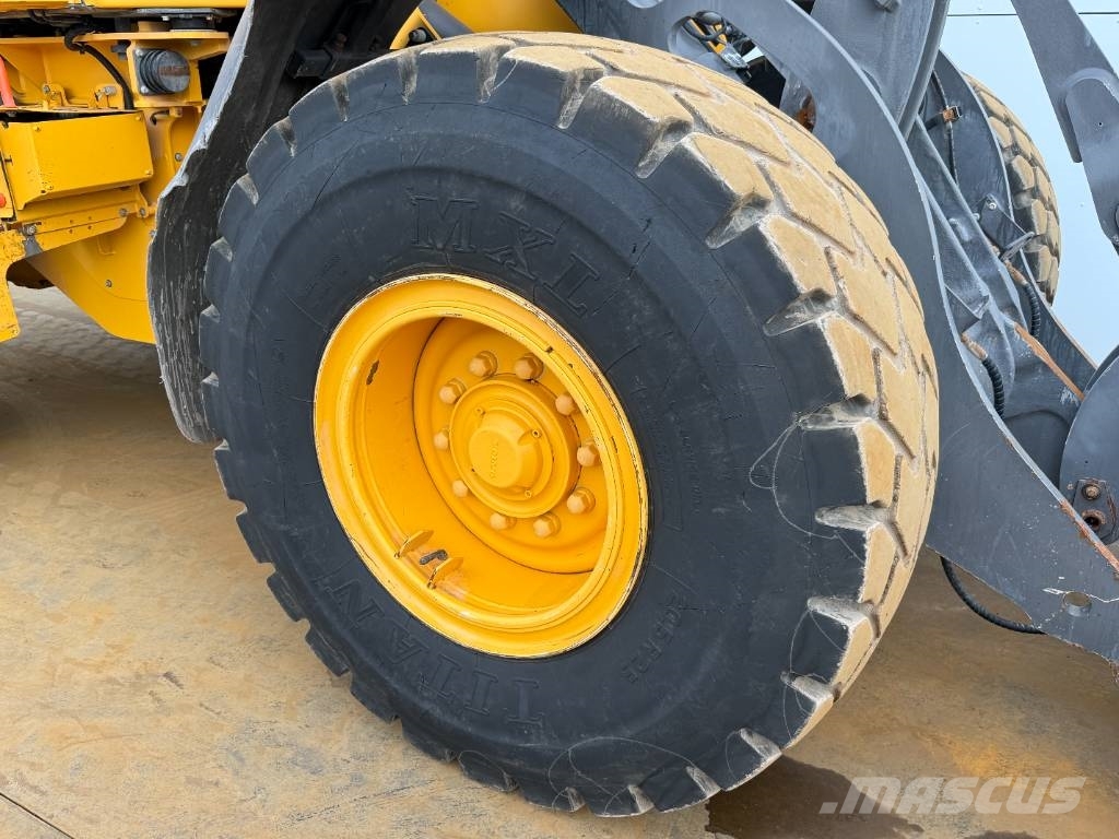 Volvo L60H - Backup Camera / Quick Coupler Pale gommate