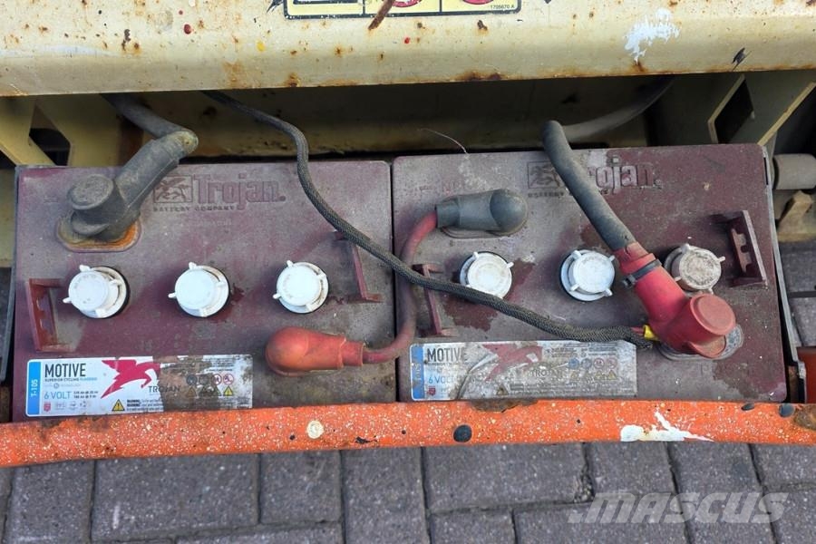 JLG 3246ES Electric, 11.7m Working Height, 320kg Capac Schaarhoogwerkers