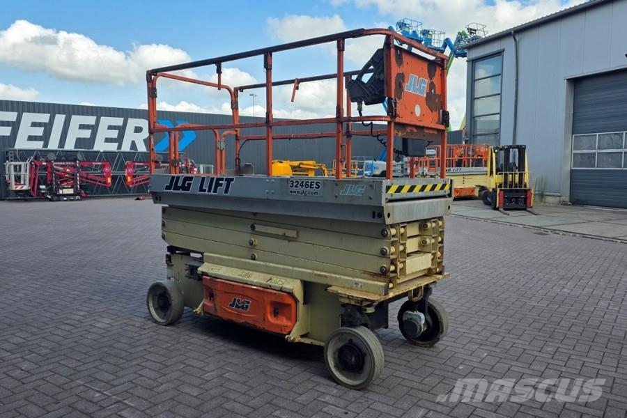 JLG 3246ES Electric, 11.7m Working Height, 320kg Capac Schaarhoogwerkers