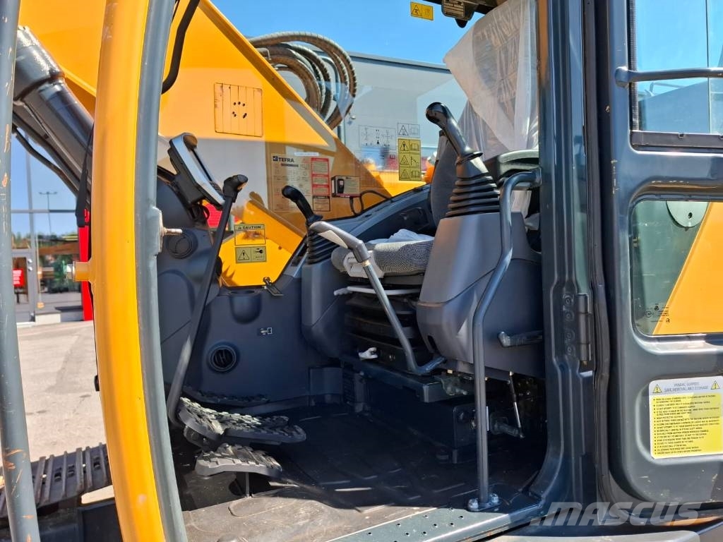 Hyundai HX235 LCR Roomikekskavaatorid