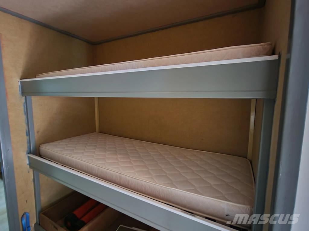 Vogelzang 913- Camper trailer - 8 bed - Bar - Shower/Toilet Polprikolice zabojniki