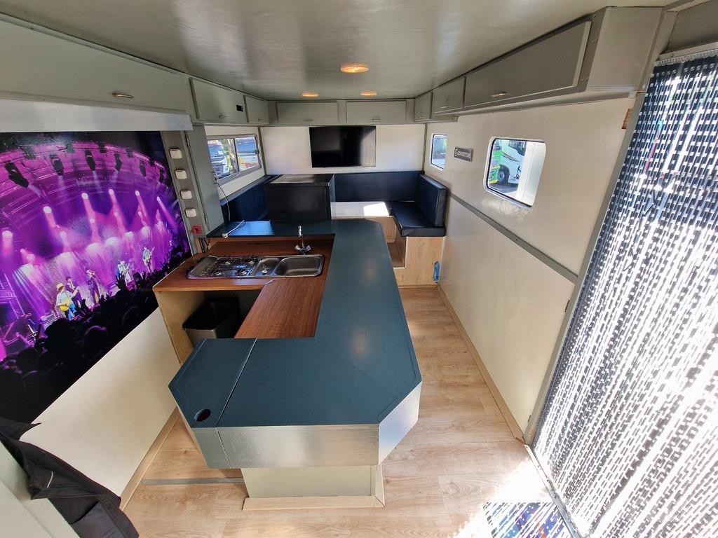 Vogelzang 913- Camper trailer - 8 bed - Bar - Shower/Toilet Polprikolice zabojniki