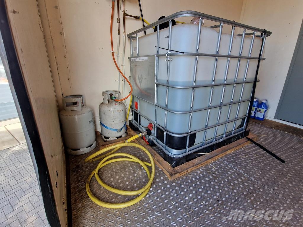 Vogelzang 913- Camper trailer - 8 bed - Bar - Shower/Toilet Polprikolice zabojniki