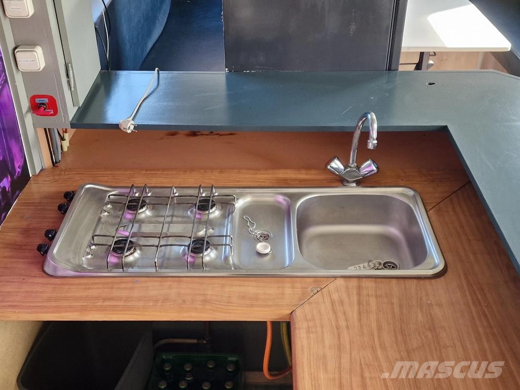 Vogelzang 913- Camper trailer - 8 bed - Bar - Shower/Toilet Polprikolice zabojniki