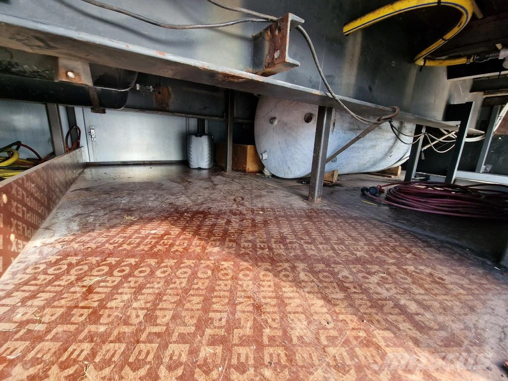 Vogelzang 913- Camper trailer - 8 bed - Bar - Shower/Toilet Polprikolice zabojniki