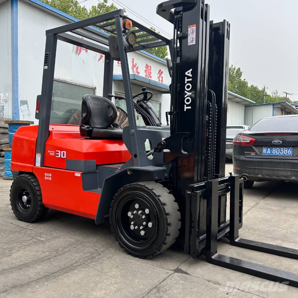 Toyota 3TD30 Дизелови камиони